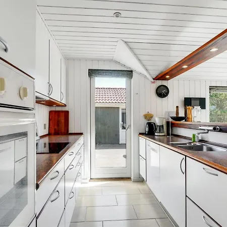 Holiday home Henkil - 700m From The Sea In Nw Jutland By Interhome *